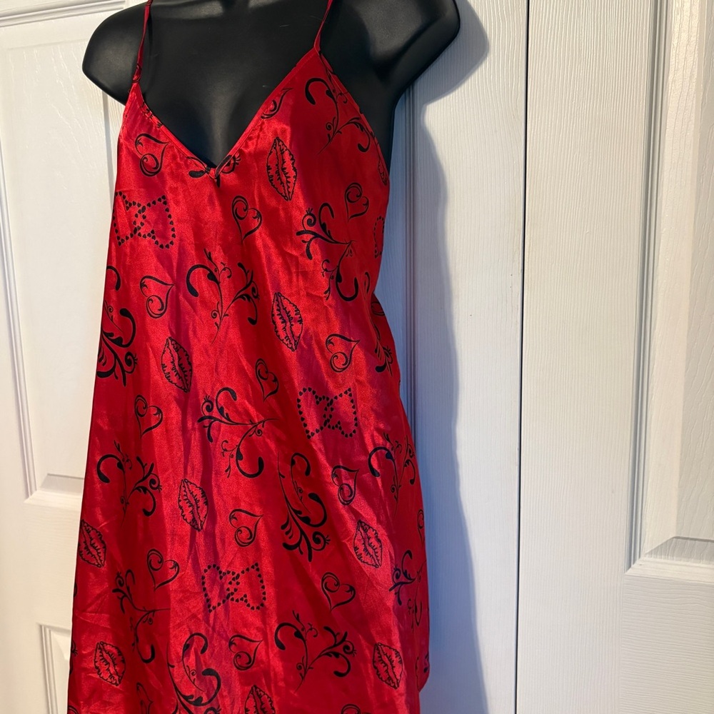 La Vie En Rose Red Satin Slip with Black Print